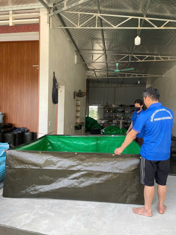 Nhân Viên Sản Xuất Máy Bạt, Đóng Khoen Bạt
