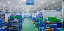 Nhân viên vận hành máy CNC