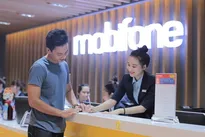 Giao dịch viên tại cửa hàng MobiFone Bắc Giang, Hải Phòng