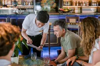Nhân viên Phục vụ nhà hàng - Làm việc trên Du thuyền