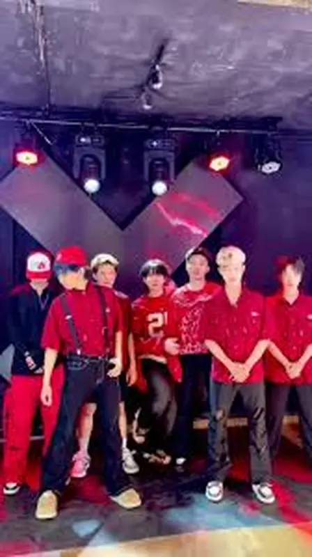 IDOL LIVESTREAM TIKTOK
