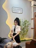Thợ nữ ráy tai gội đầu massage