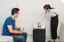 NHÂN VIÊN TƯ VẤN (NGÀNH DỊCH VỤ Y TẾ) LÀM VIỆC TẠI CỬA HÀNG