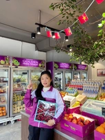 果物店の販売スタッフ