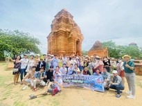 Nhân viên tư vấn khách hàng