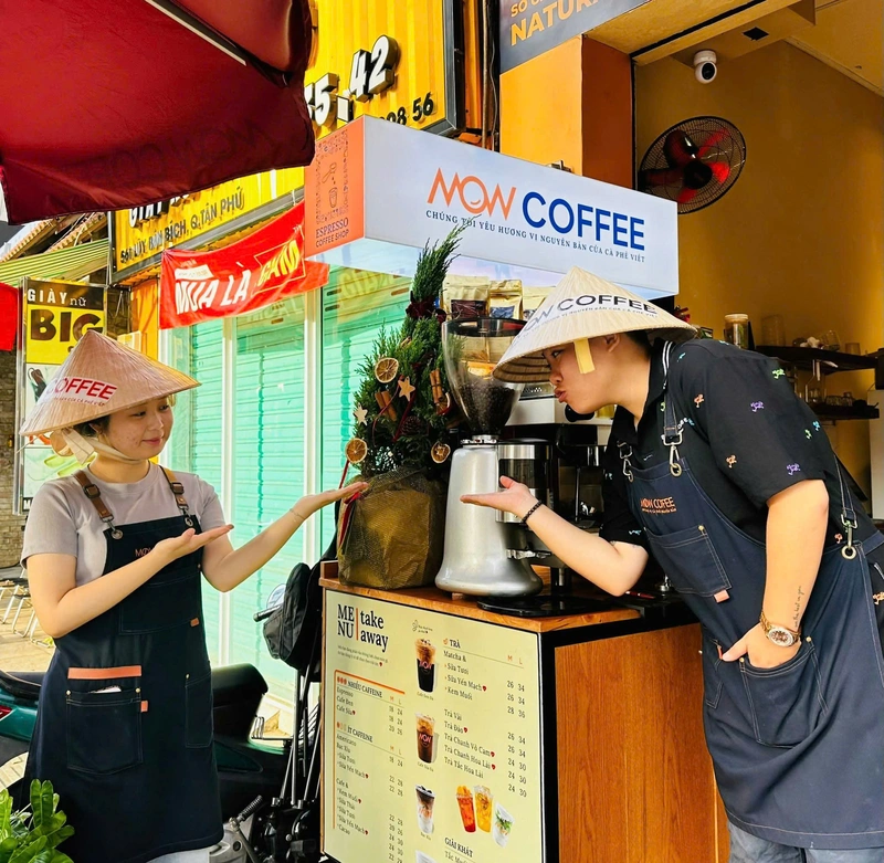 緊急募集！！コーヒーショップのウェイター／ウェイトレス