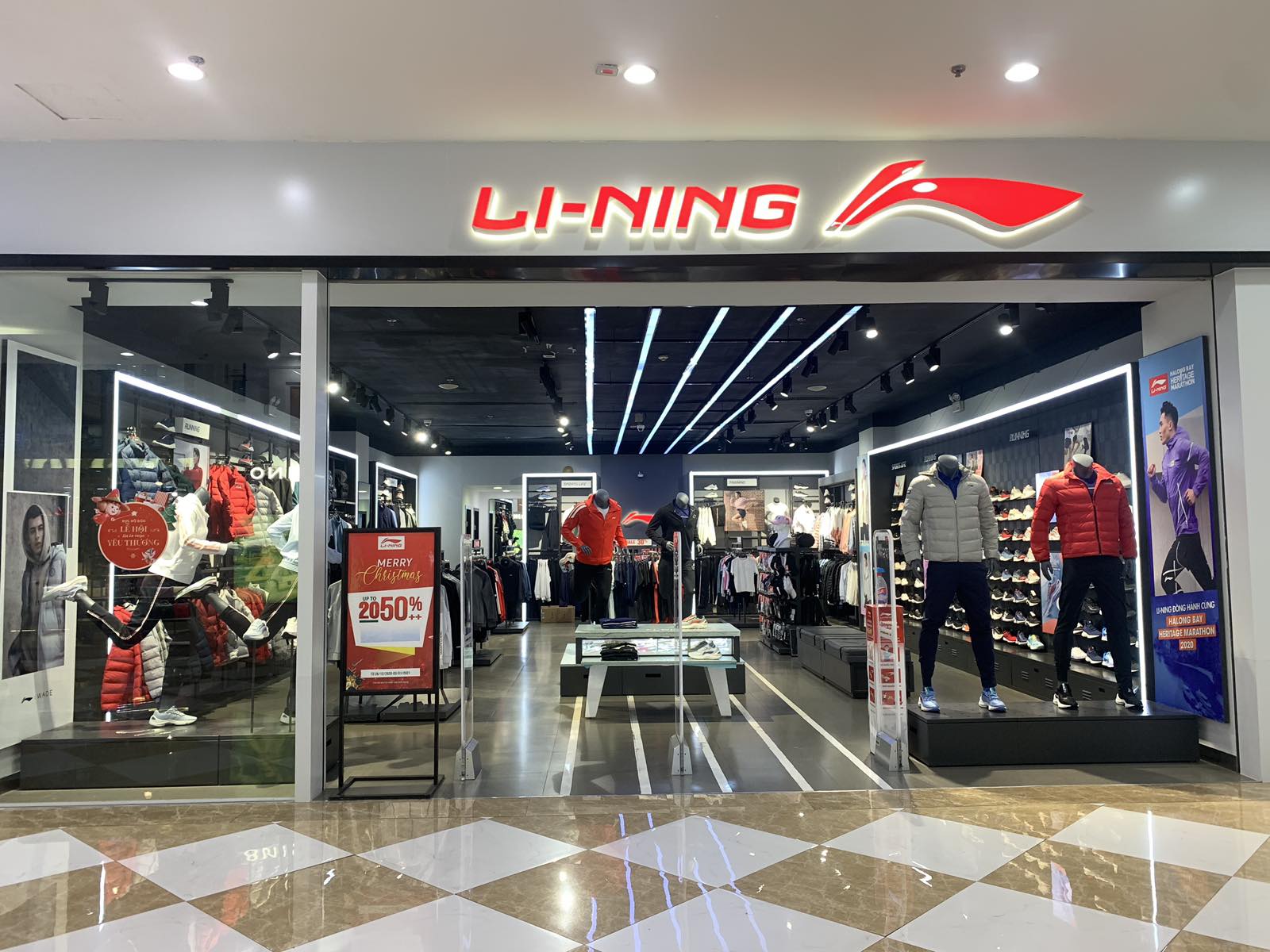 Quản lý cửa hàng thời trang thể thao