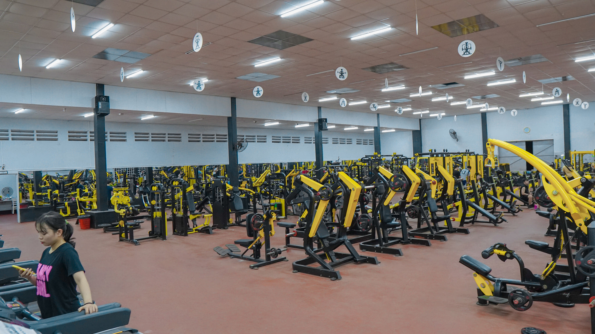 Huẩn luyện viên thể hình