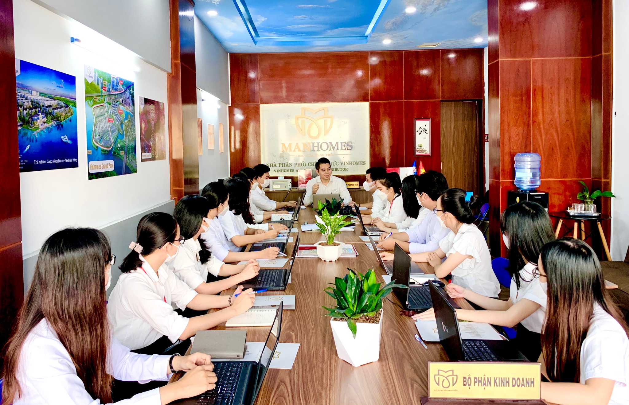 Nhân Viên Tư Vấn Vinhomes