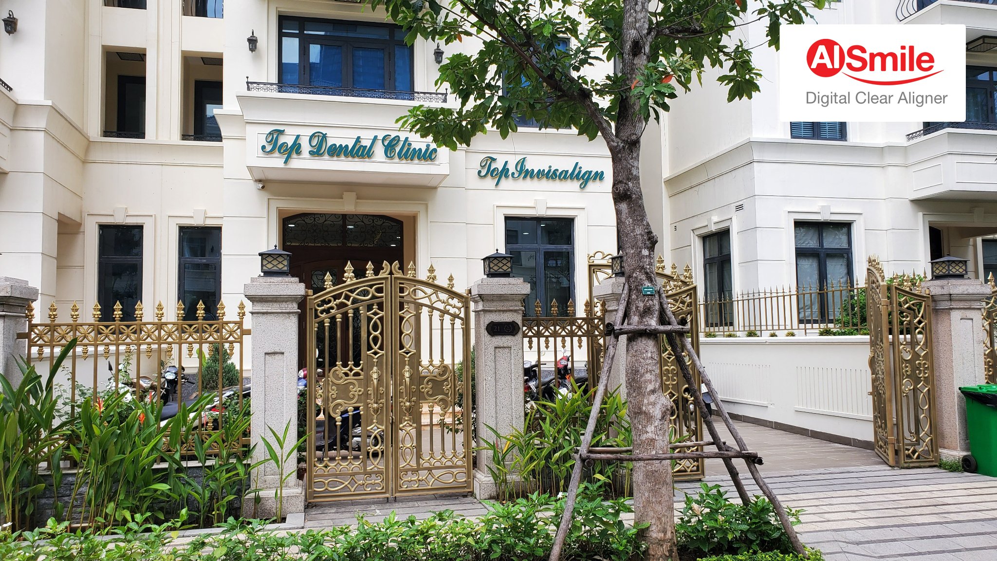 Nhân viên chăm sóc khách hàng tại phòng khám