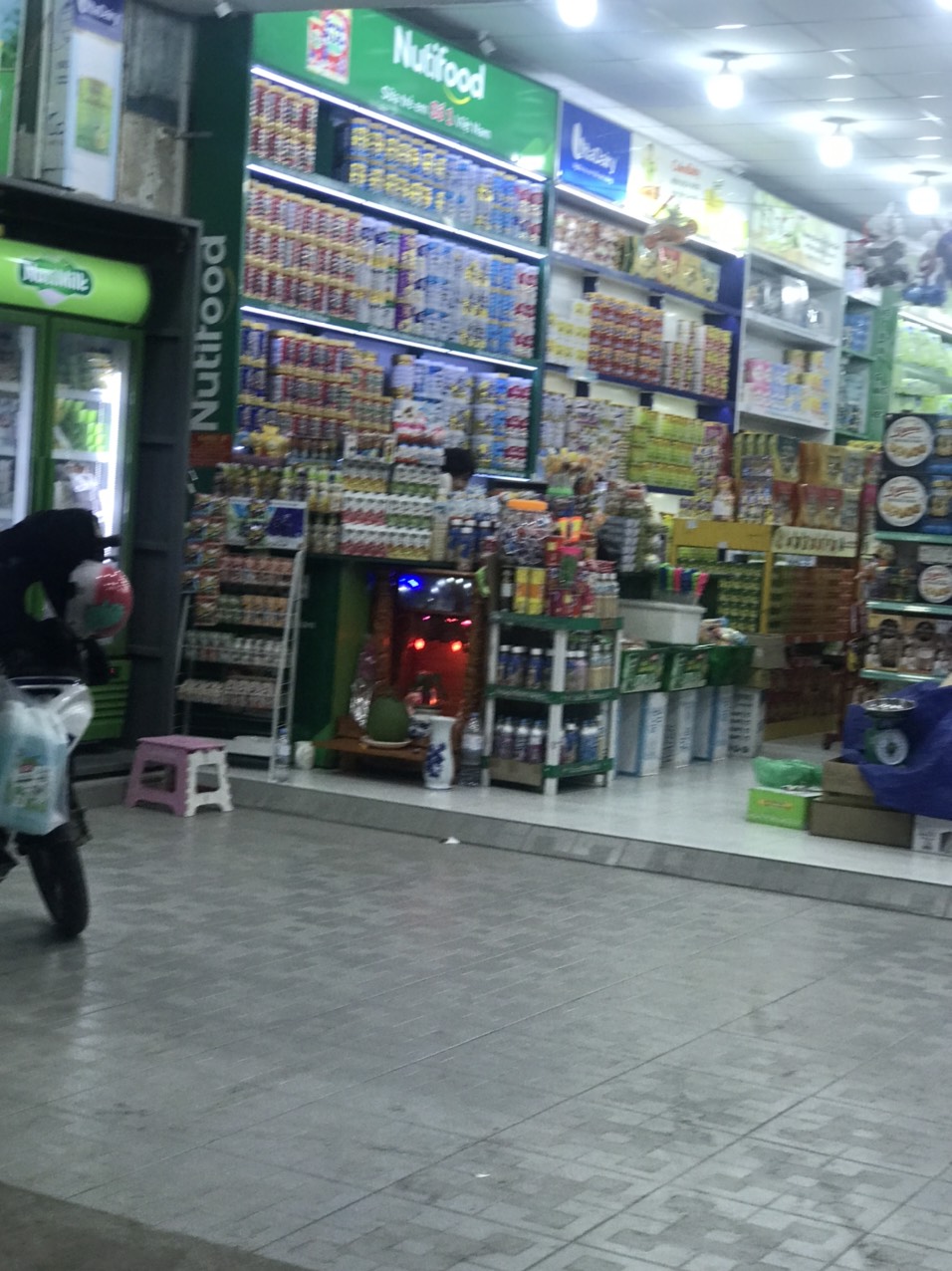 Tuyển nhân viên bán hàng tại cửa hàng sữa