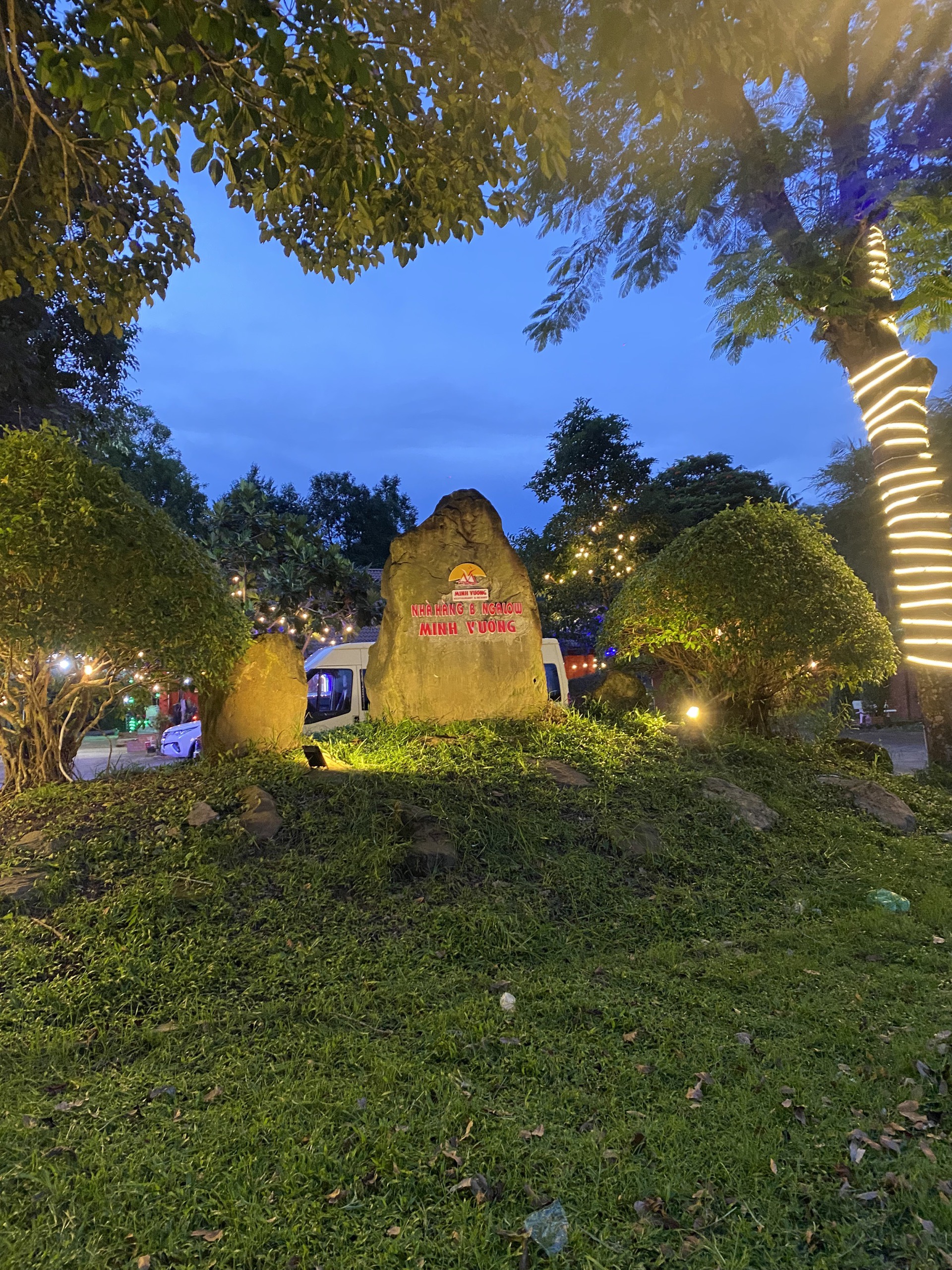 Tuyển Sales Executive (OTA) Bungalow Restaurant