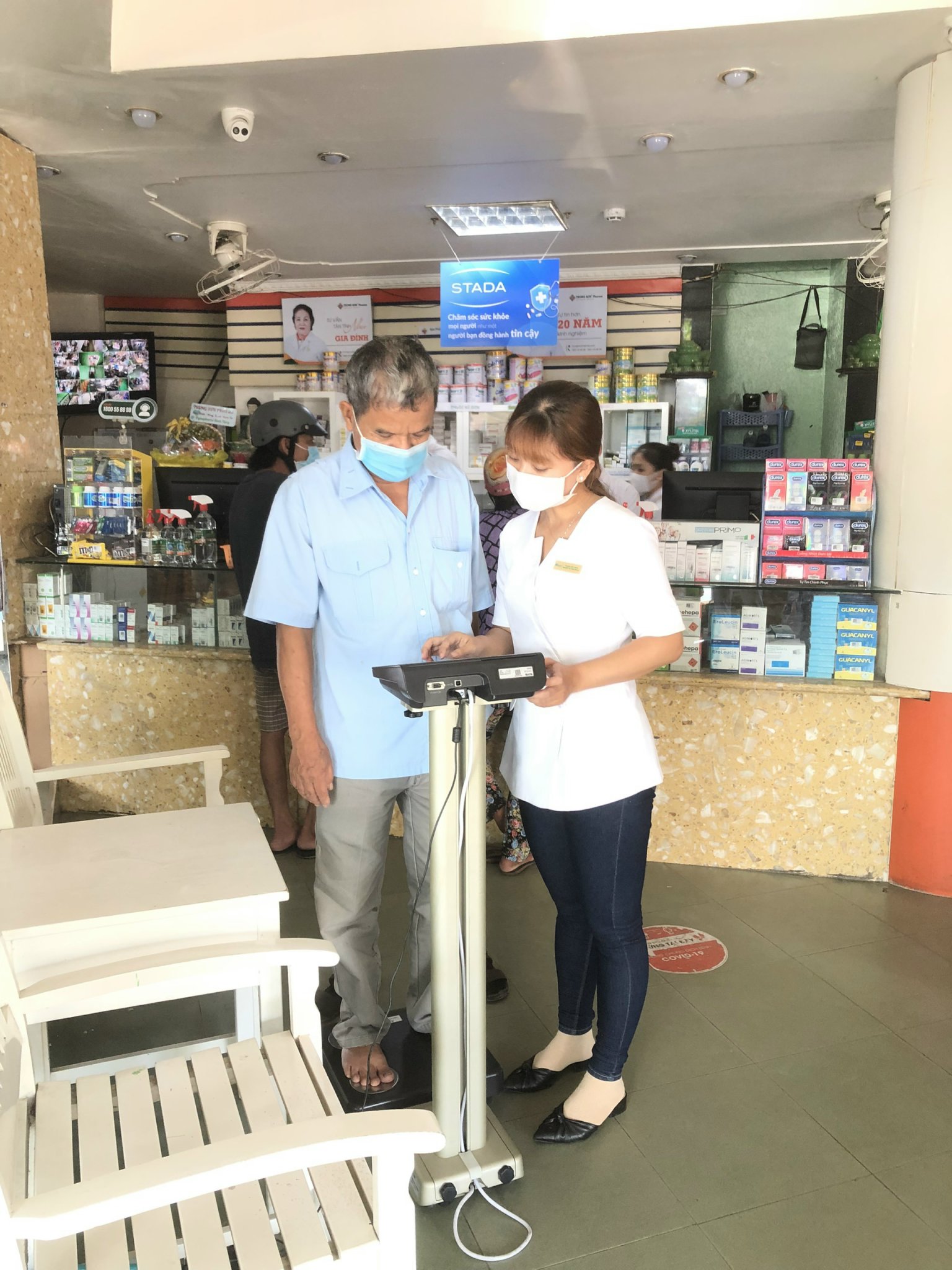 Nhân viên tư vấn sản phẩm tại Trung Sơn Pharma - Cần Thơ