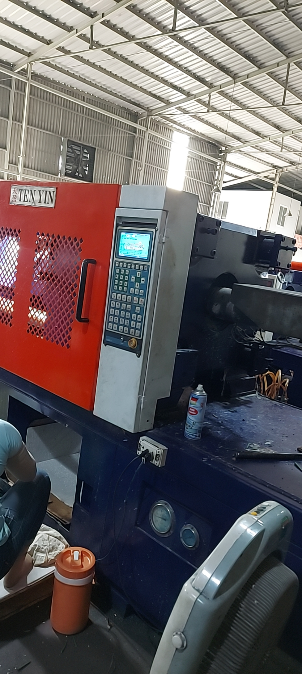 Kỹ thuật viên sản xuất nhựa