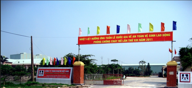 Công nhân vận hành máy
