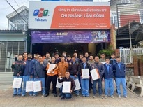 Nhân viên kỹ thuật triển khai bảo trì viễn thông
